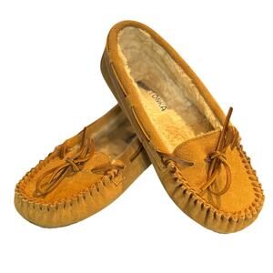 Minnetonka Suede, Faux Fur Lined Moccasin Slipper, Tan, Women's size 7, EUC